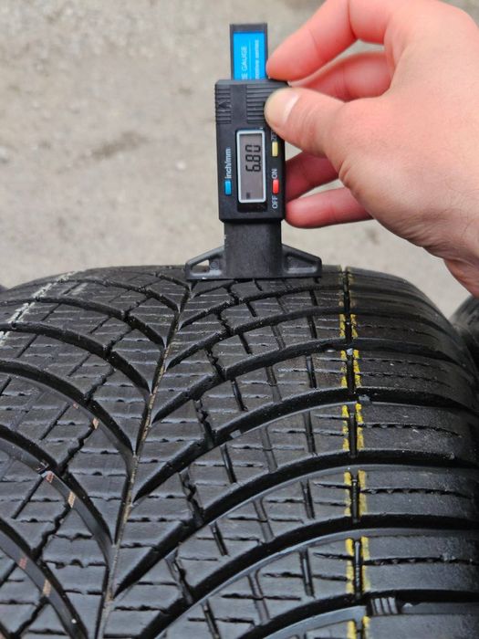 Шины БУ 235 45 R 20 Goodyear Vector 4season gen-3 Всесезон Комплект