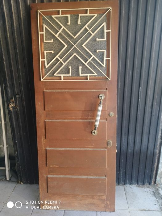 Porta de entrada vivenda madeira