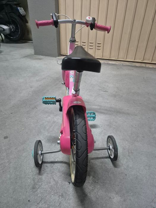 Bicicleta roda 12 polegadas com rodinhas, da Decathlon