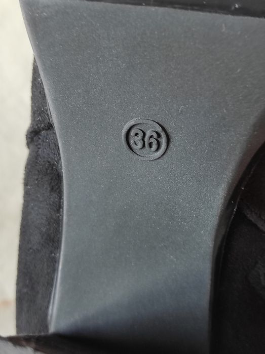 Botki damskie zamszowe czarne na słupku nr 36