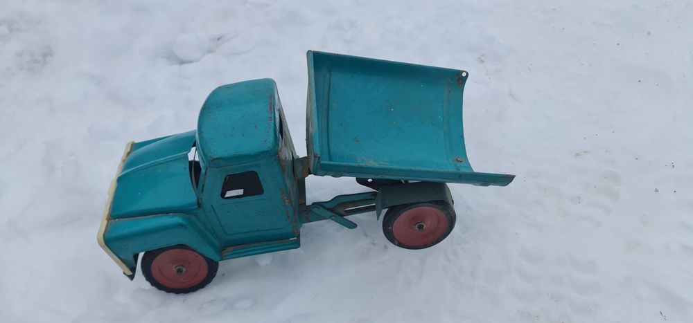 Продам старую железную машинку