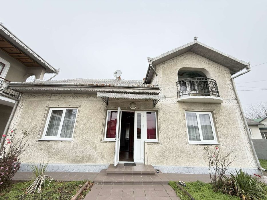 Продам 2 Будинки вул. Хотинська
