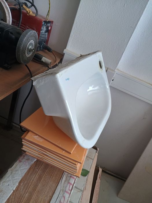 Pia de banheiro branco