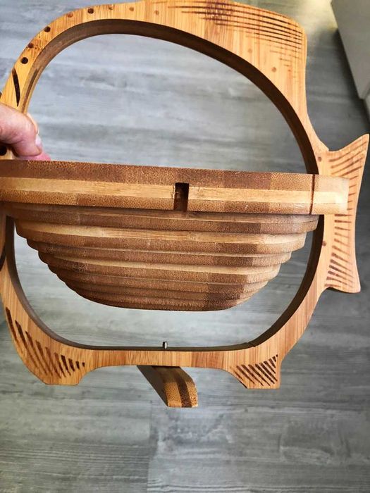 Oryginalny, drewniany składany koszyk w kształcie ryby