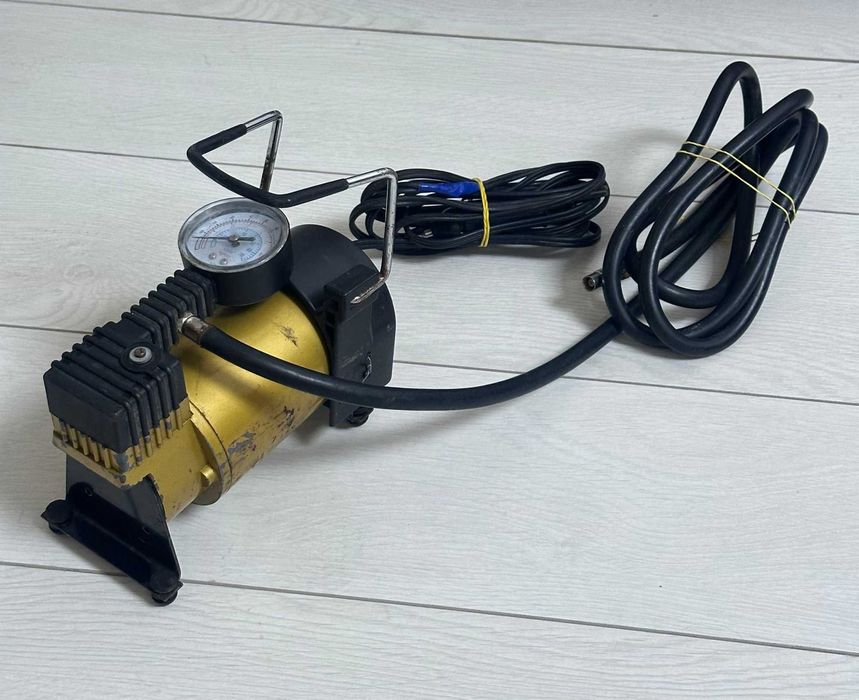 Автомобільний компресор 12V Carpoint Heavy-Duty Big BC 046072, 7 бар / 100 PSI
