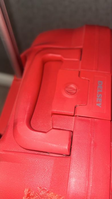 Продам валізу Delsey