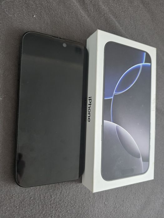 Iphone 16 pro max  na prezent 100% bat.