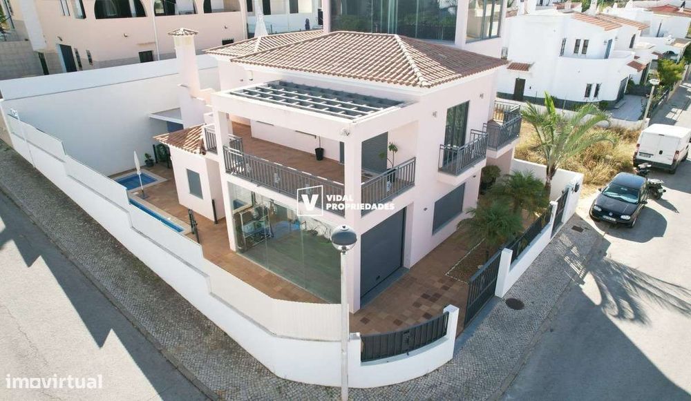 Moradia T3 com piscina e garagem