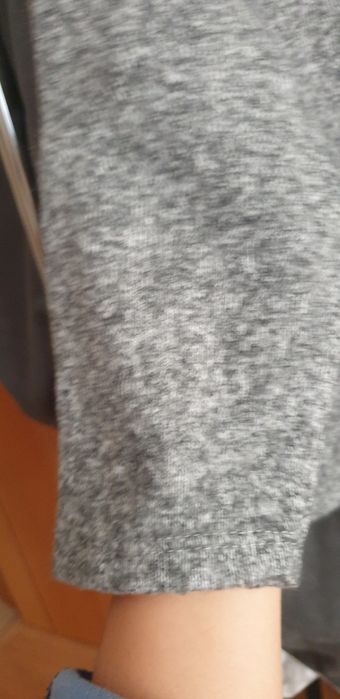 Malha cinza e branca