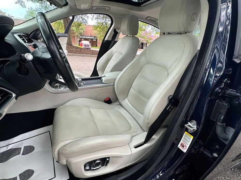 Jaguar XE P250 S      2020