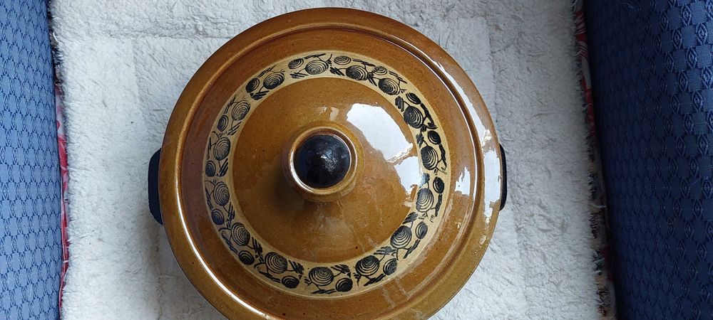 Terrina redonda em cerâmica portuguesa