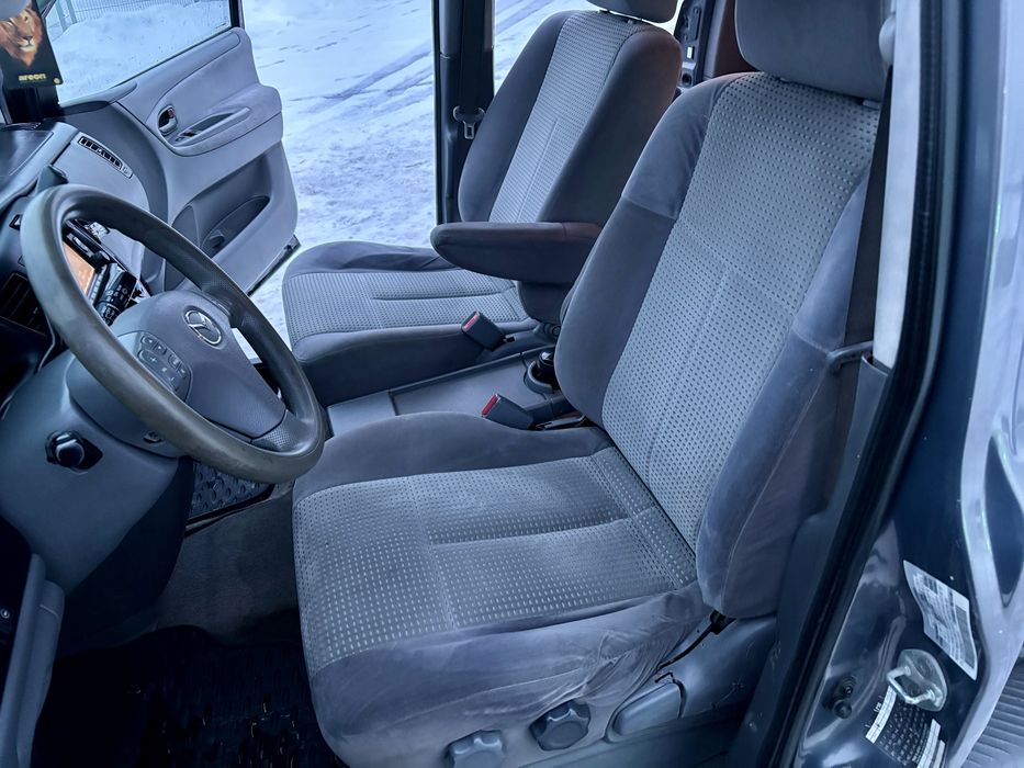 Mazda MPV  6+1  2005 автмат  газ/бенз