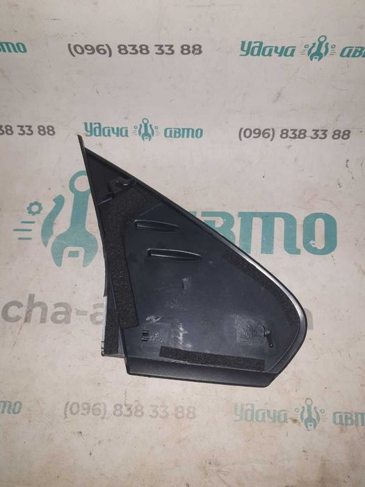 Молдинг заглушка крыла передний левый Toyota Prius 50 6011847030 60118-47030