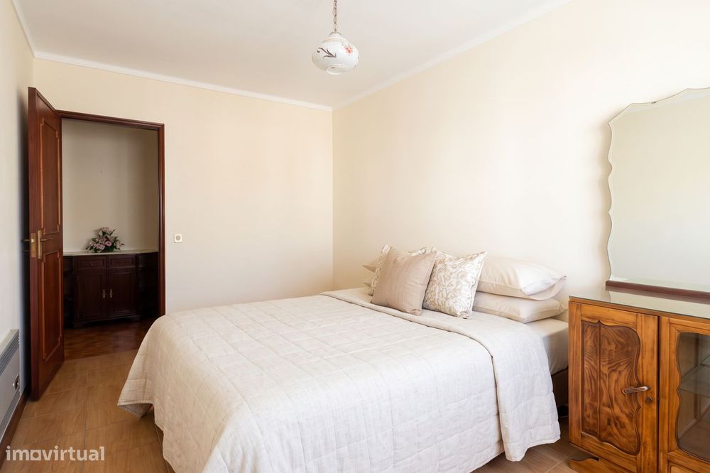 Apartamento T2 em Anadia com Garagem