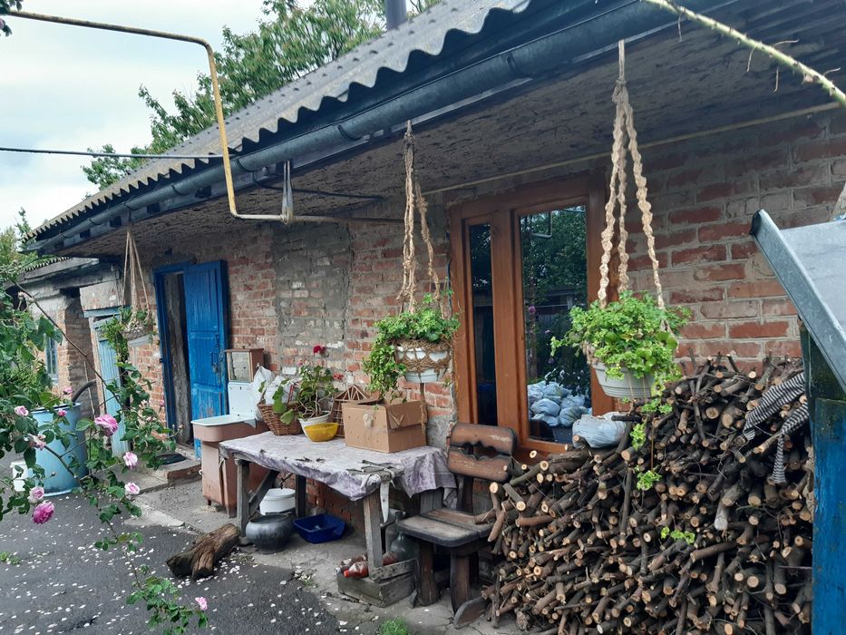 продаєм будинок із жилою літнєю кухнею