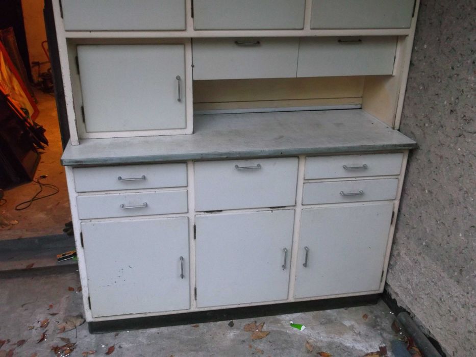 kredens kuchenny z epoki prlu