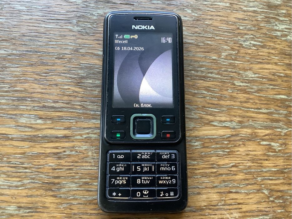 Мобільний телефон Nokia 6300 у металевому корпусі.