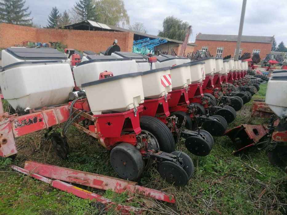 Сівалка для просапних культур Massey Ferguson 555 (12 рядкова)