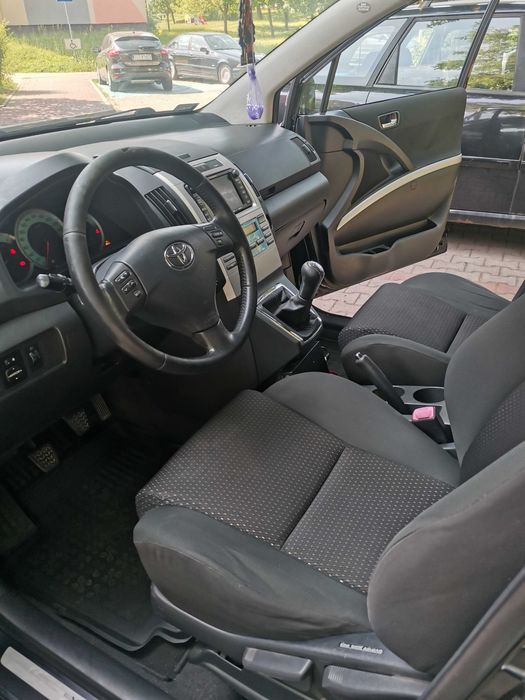 Sprzedam samochód osobowy Toyota Corolla Verso.