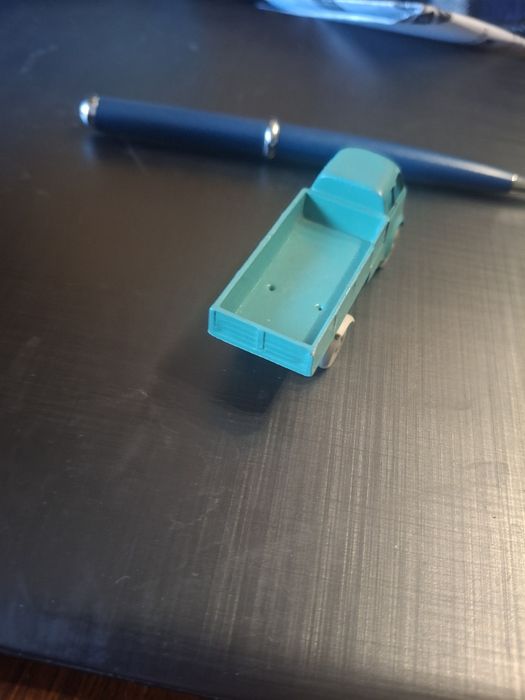 Plastic truck model436768372855285765