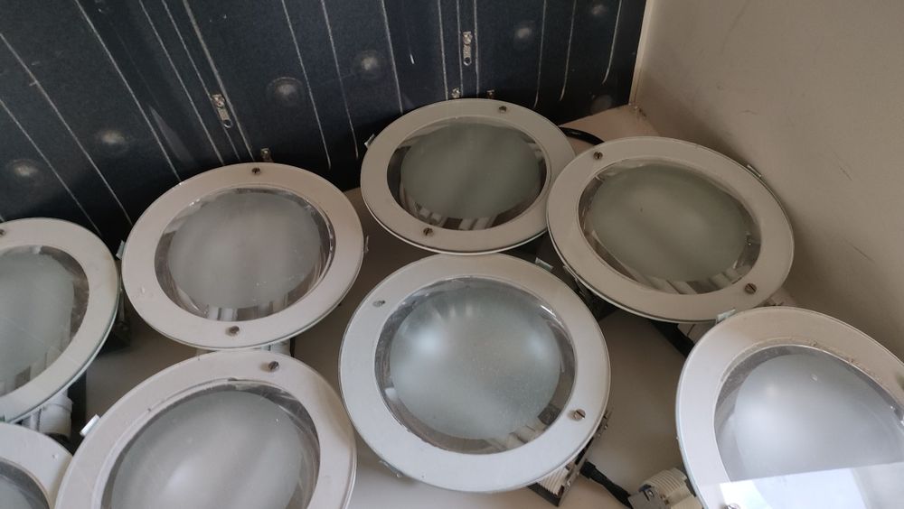 Focos completos como novos