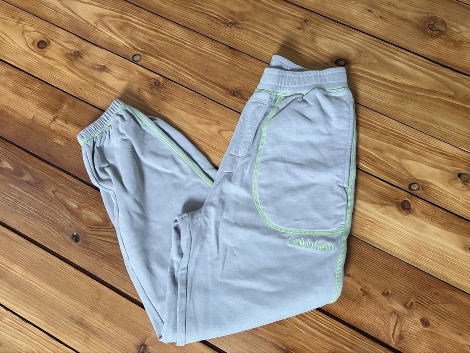 Spodnie dresowe damskie beżowe Calvin Klein rozmiar S stan idealny