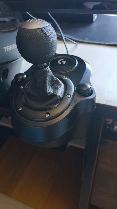 Thrustmaster t300rs GT + shifter Logitech (com adaptador)