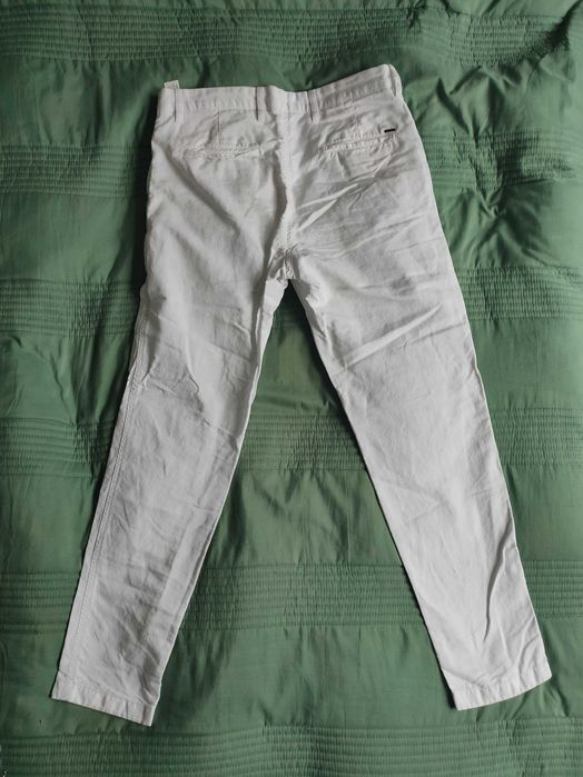 Lniane spodnie męskie Massimo Dutti w kolorze białym, idealne na lato.