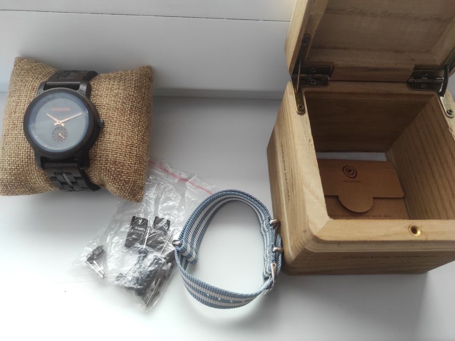 Наручний годинник HOLZKERN