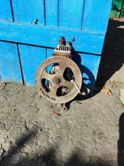 Компрессор А29.03.000 зі шківом і кронштейном (ЮМЗ, ГАЗ 66, ПАЗ 3205)