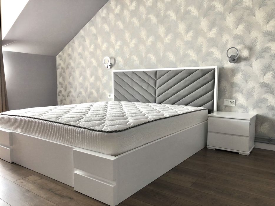 Двохспальне ліжко з масиву ясеня власного виробництва