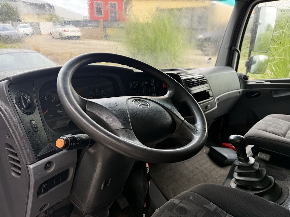 Camião Mercedes Atego 815