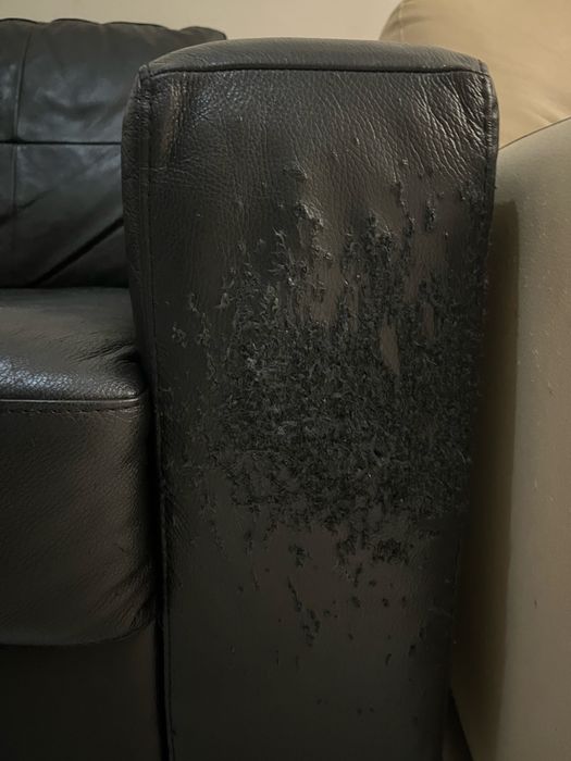 Sofá em couro 3 lugares