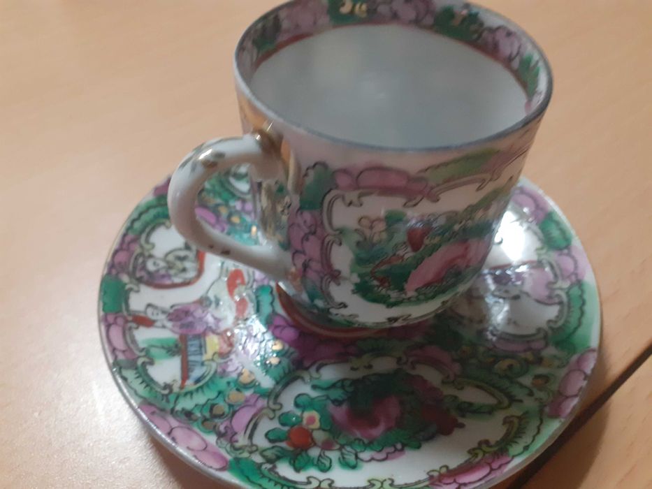 Chávena e pires antigos (loiça de Macau)