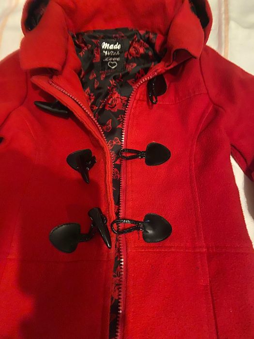 Пальтивко  для  девочки демисезонное