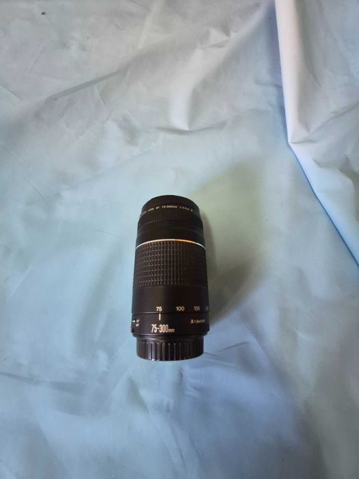 Objetiva Canon EF 75-300mm f/4-5.6 II