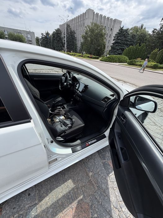 Mitsubishi lancer 10