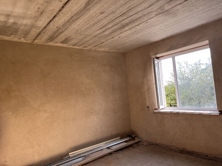 Продажа двоповерхового дуплекса - пів будинку - на Росі