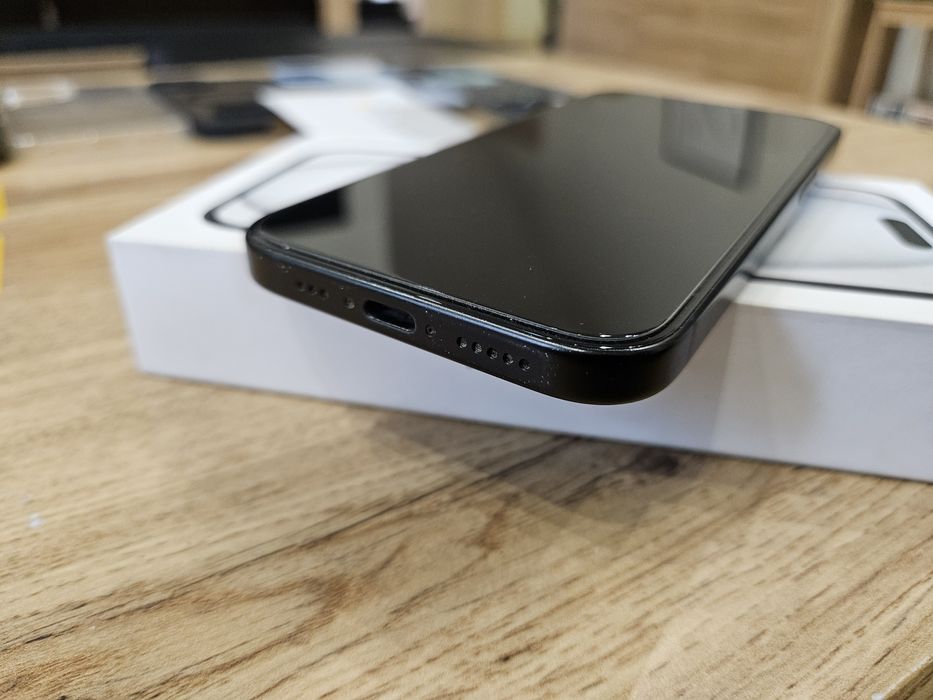 iPhone 15 + 6 Case SUPER STAN bateria 87%