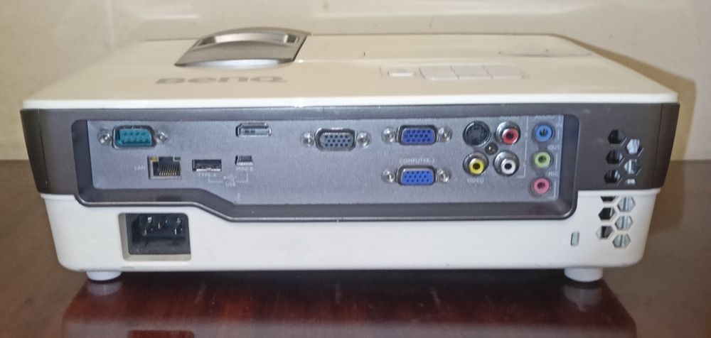 Продам проектор BENQ