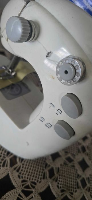 Máquina de costura portátil NOVA