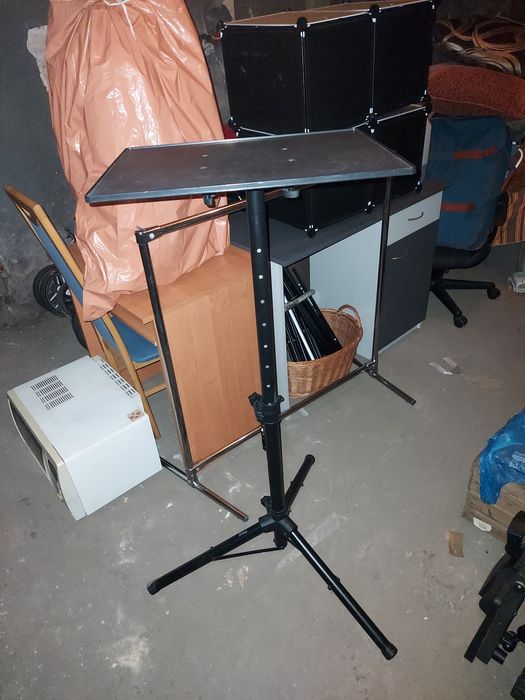 Statyw pod laptopa, projektor