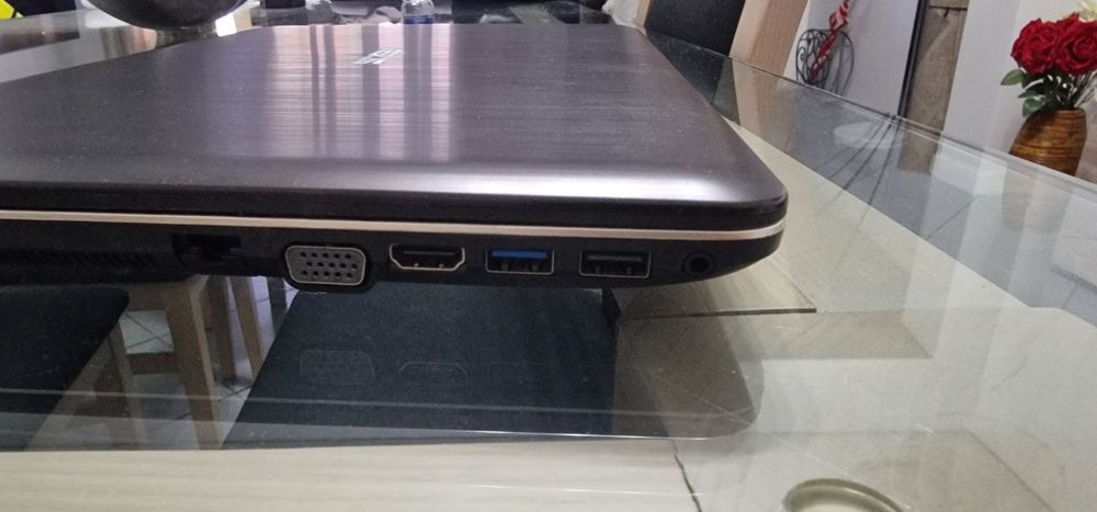 Portatil Asus COMO NOVO