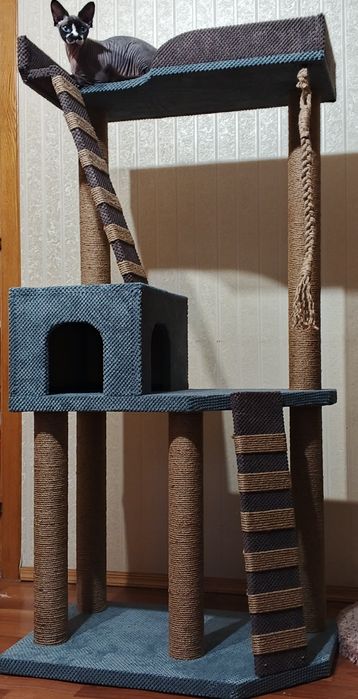 Продам Ігровий комплекс -кігтеточку,для крупних котів, включаючи лежак і зону для лазання.