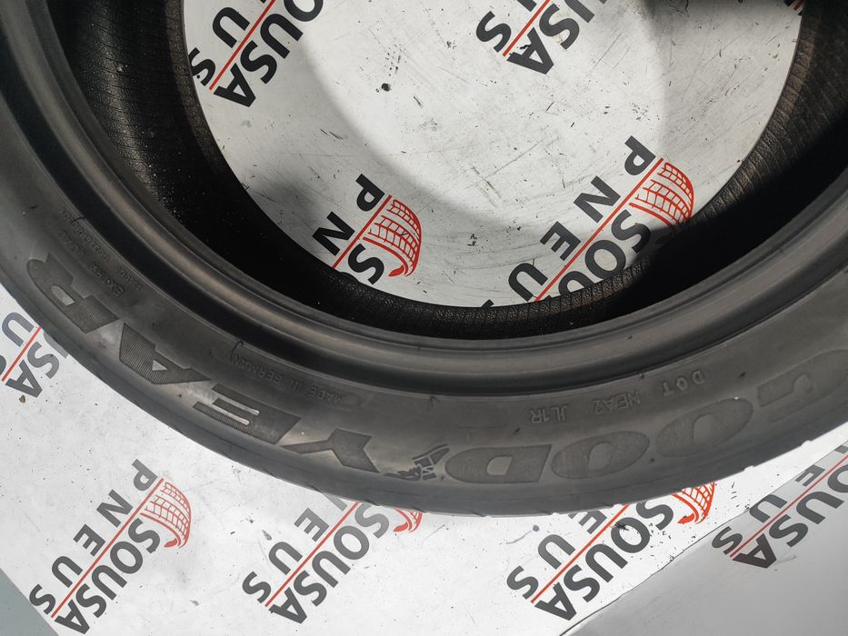 2 pneus semi novos 245-45R19 RFT Goodyear - Oferta os Portes
