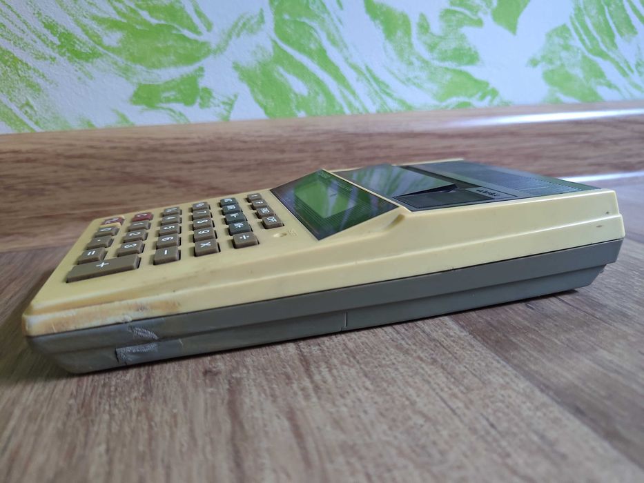 Stary kalkulator Casio HR-8A