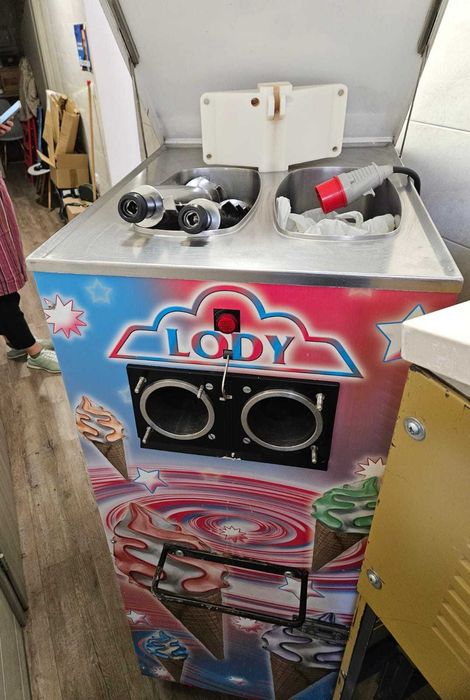 Maszyna do lodów DDR ( 2 sztuki) po remontach, sprawne.