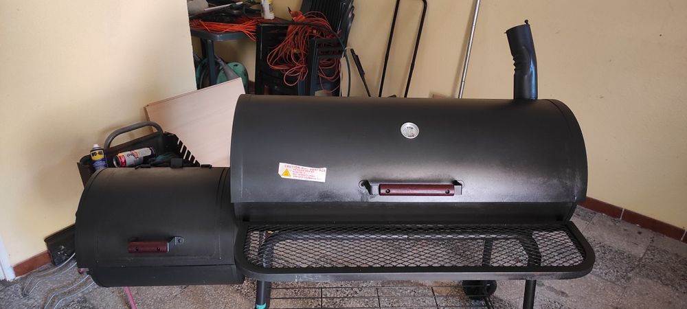 Grill z wędzarnią