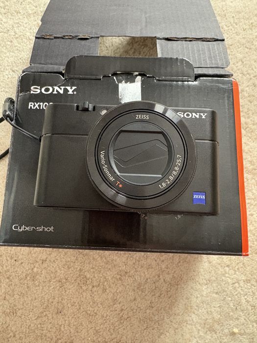 Aparat Sony RX100 V -