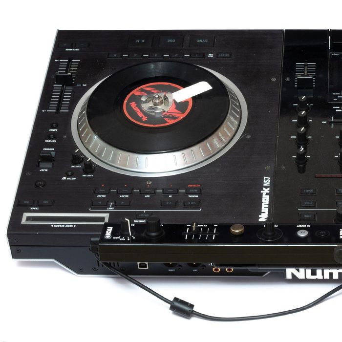 Numark Serato DJ Pro付き DJターンテーブルV7 (2) Numark Serato DJ Pro付き DJターンテーブルV7 (2)
